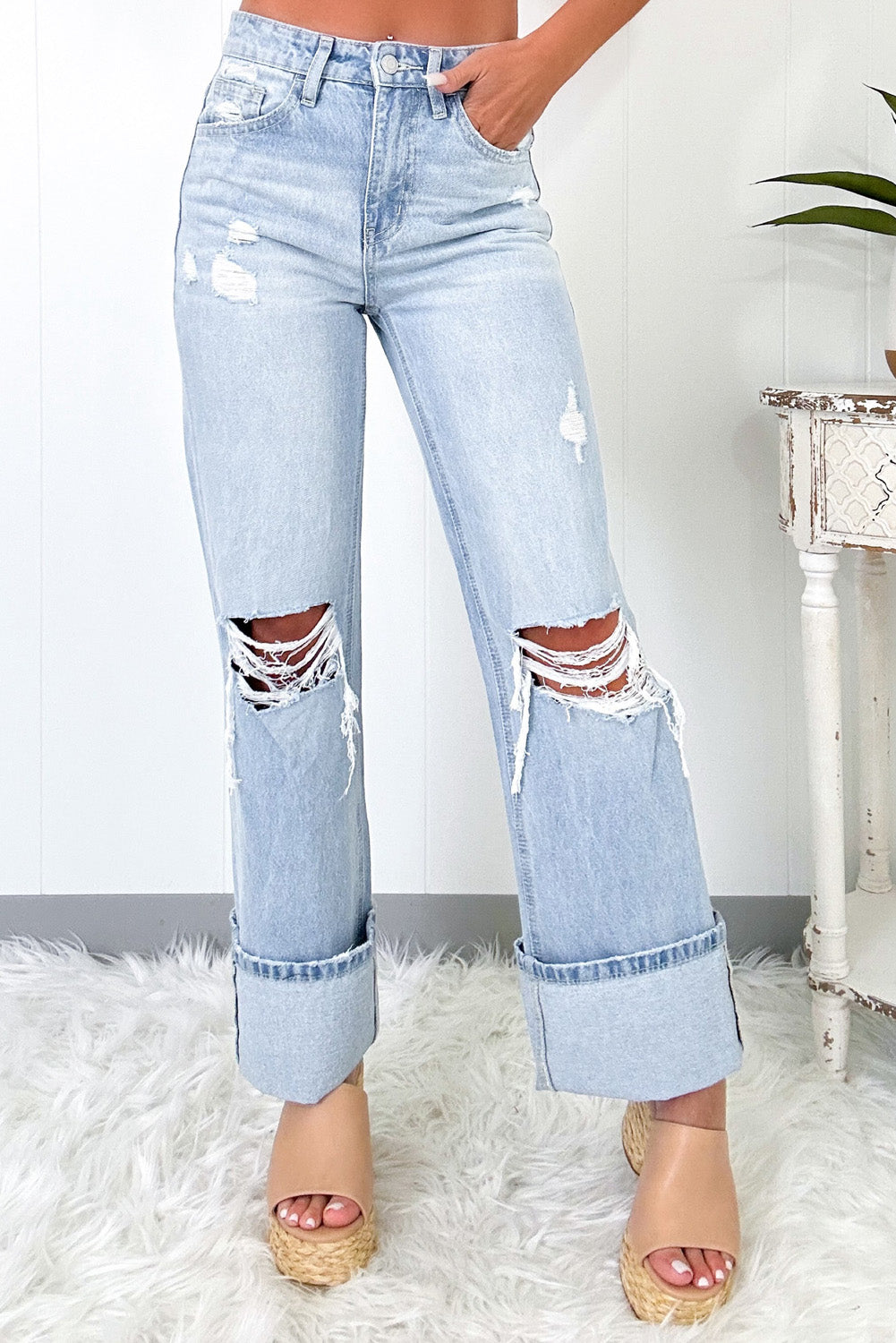 (Preoder 4.20)Light Wash Distressed Flare Jeans